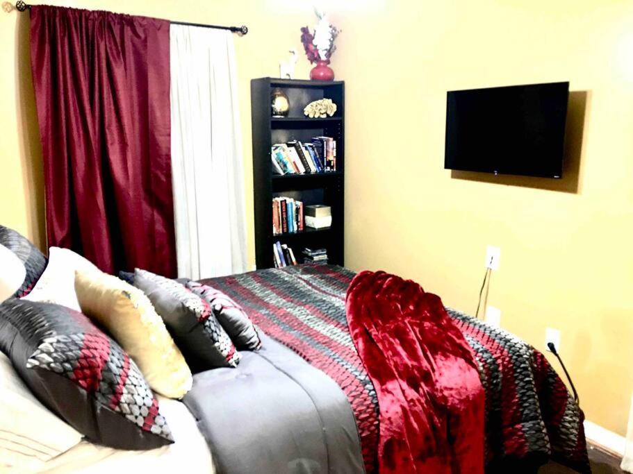 Apartamento Charity'S Haven II Waldorf Exterior foto