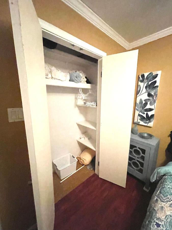 Apartamento Charity'S Haven II Waldorf Exterior foto